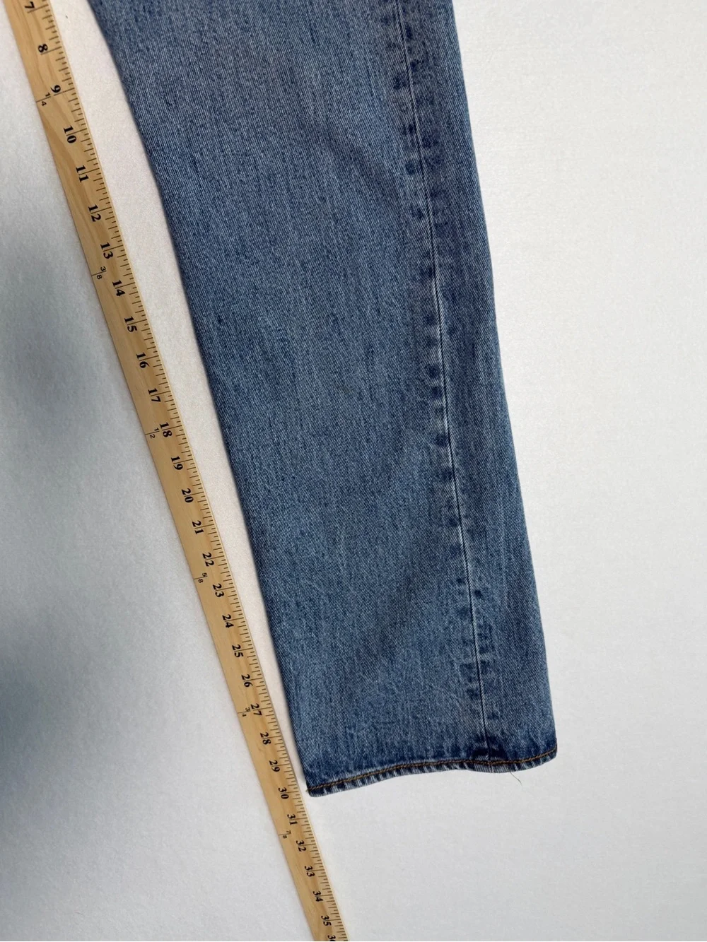 Levi's 501 Actual Fit 32 X 31.5 Straight Leg Medium Wash Read Description